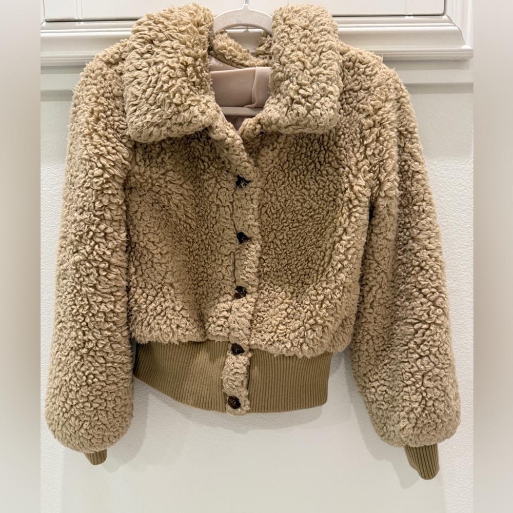 Tularosa Cropped Teddy Sherpa Jacket in Beige